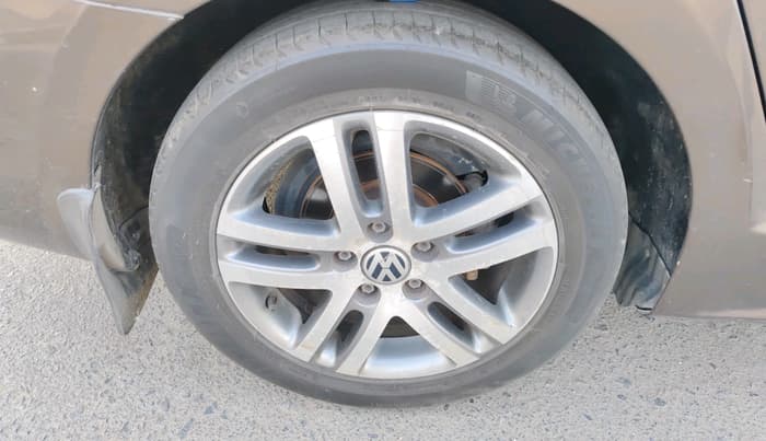 2014 Volkswagen Jetta HIGHLINE TDI, Diesel, Manual, 2,00,085 km, tyre