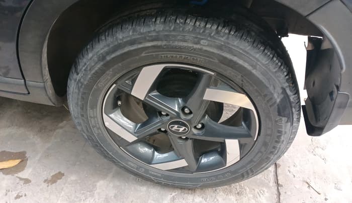 2020 Hyundai VENUE SX(O) 1.4 CRDI, Diesel, Manual, 1,01,316 km, tyre