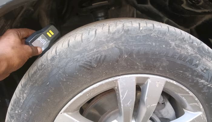 2017 Maruti Vitara Brezza ZDI PLUS, Diesel, Manual, 1,03,053 km, tyre