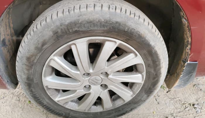 2015 Maruti Swift Dzire ZDI, Diesel, Manual, 1,22,548 km, tyre