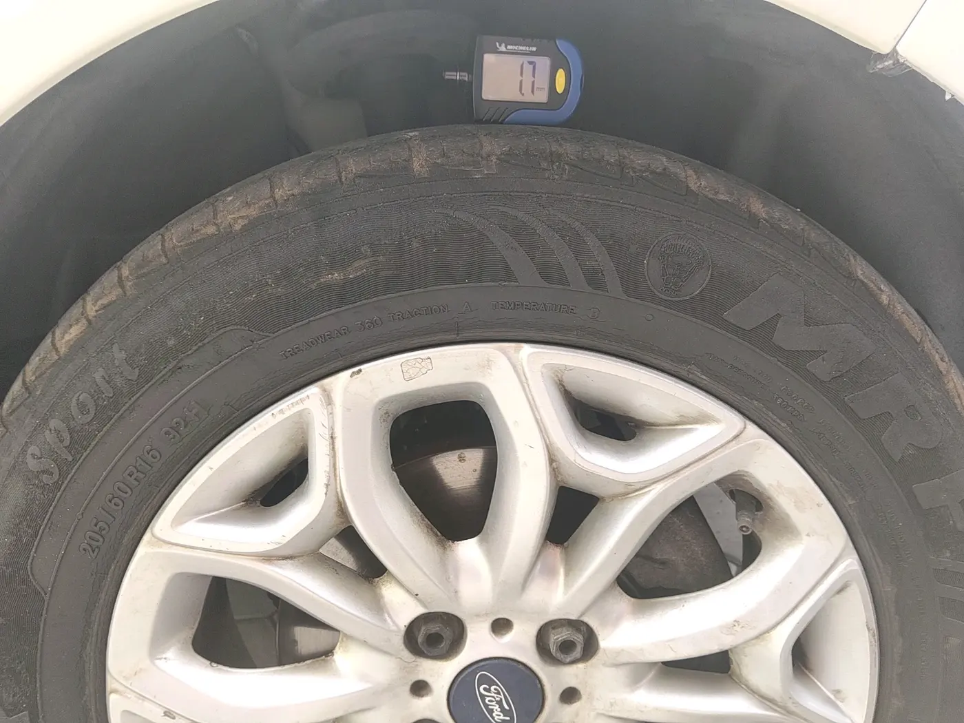2015 Ford Ecosport TITANIUM 1.5L DIESEL, Diesel, Manual, 1,27,044 km, tyre