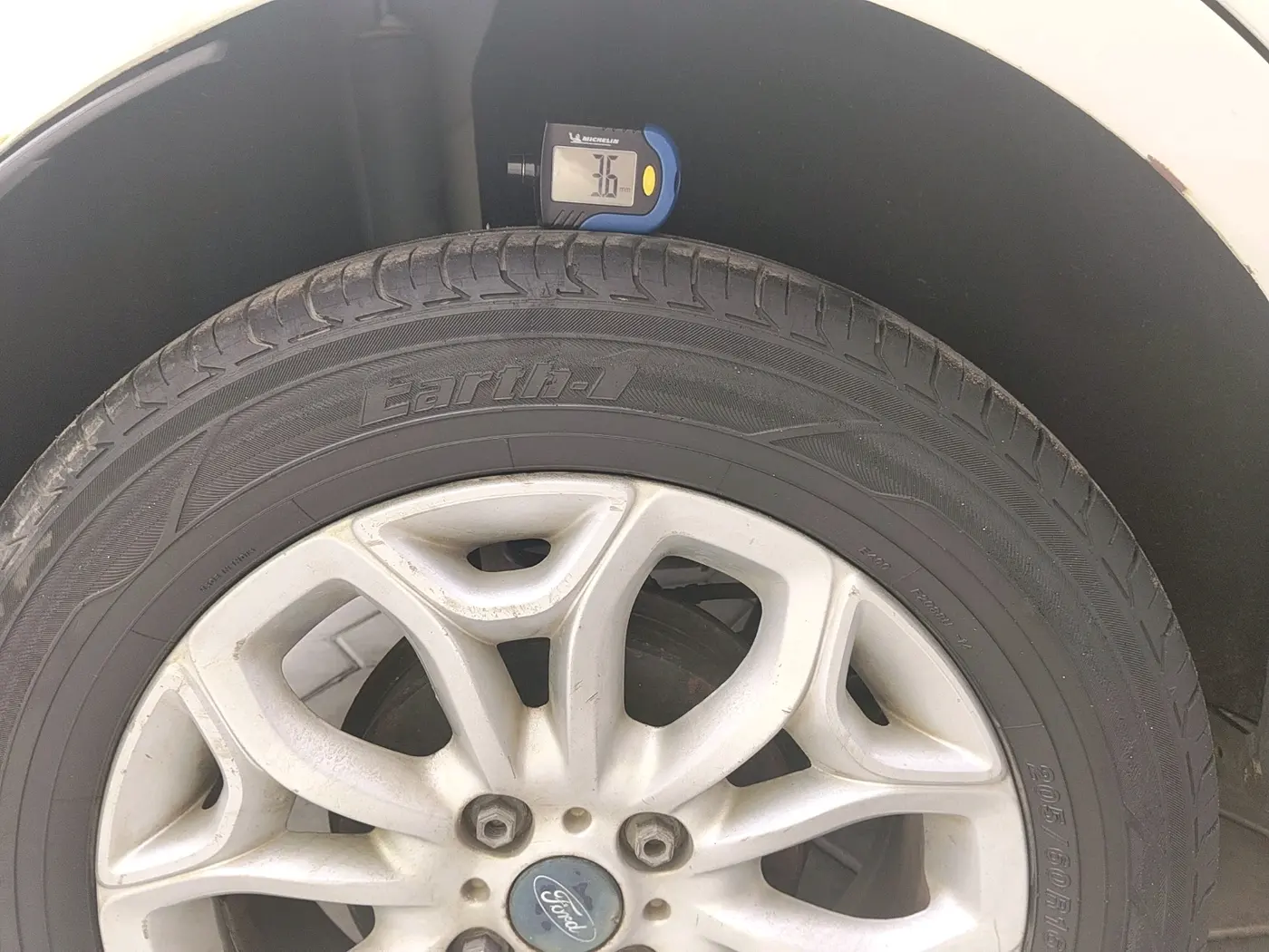 2015 Ford Ecosport TITANIUM 1.5L DIESEL, Diesel, Manual, 1,27,044 km, tyre