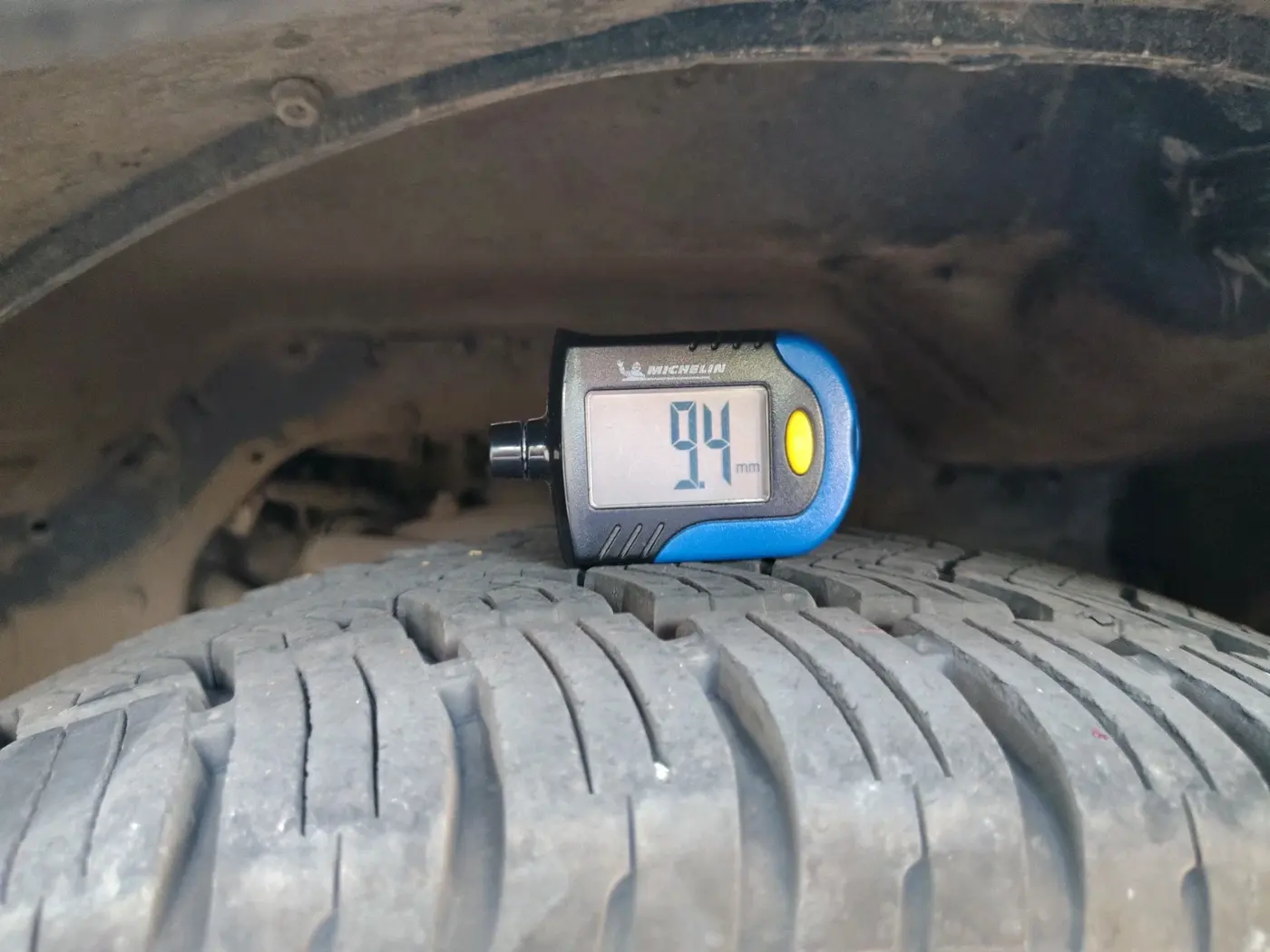 2018 Tata Hexa XTA 4X2 7 STR, Diesel, Automatic, 1,24,327 km, tyre