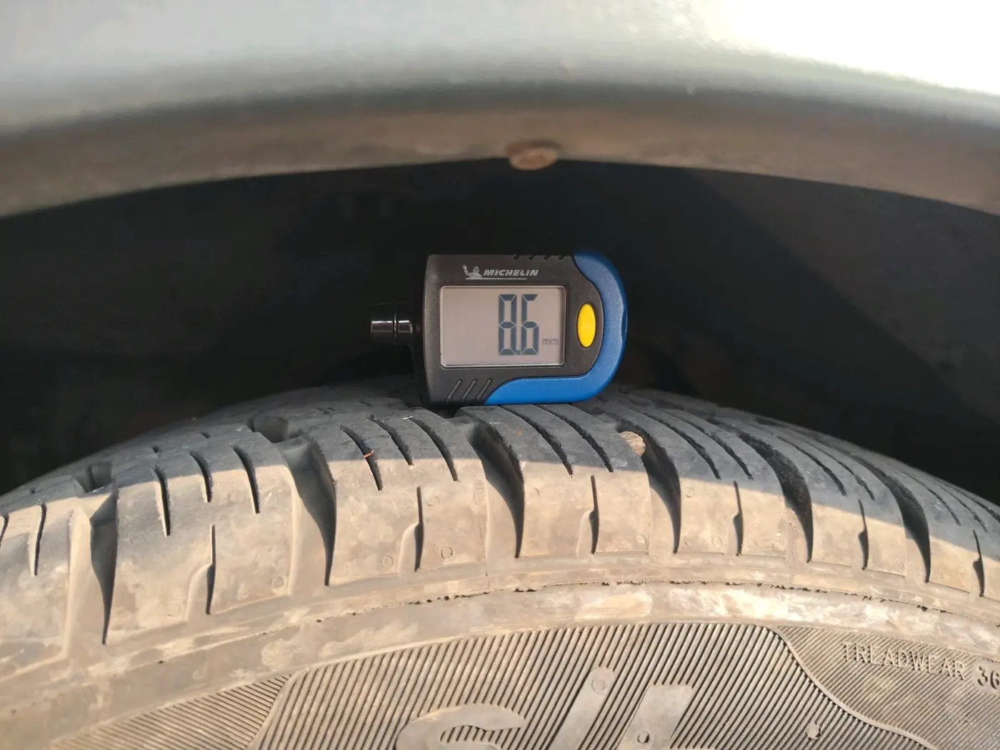 2018 Tata Hexa XTA 4X2 7 STR, Diesel, Automatic, 1,24,327 km, tyre