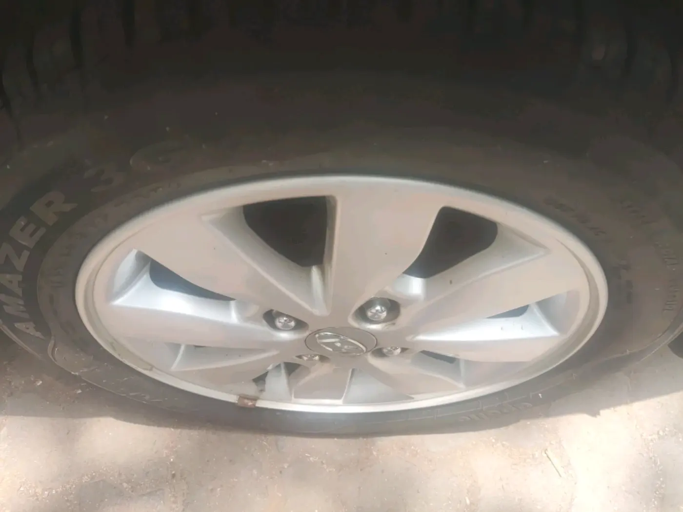 2015 Hyundai Xcent S (O) 1.2, Petrol, Manual, 60,890 km, tyre