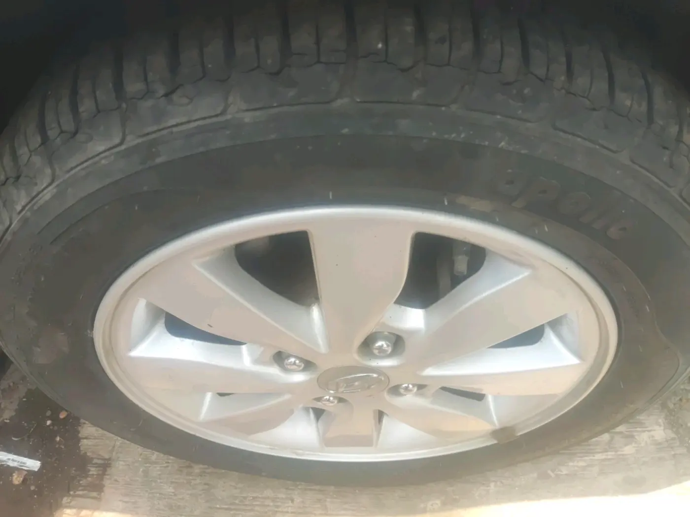 2015 Hyundai Xcent S (O) 1.2, Petrol, Manual, 60,890 km, tyre