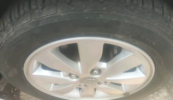 2015 Hyundai Xcent S (O) 1.2, Petrol, Manual, 60,890 km, tyre