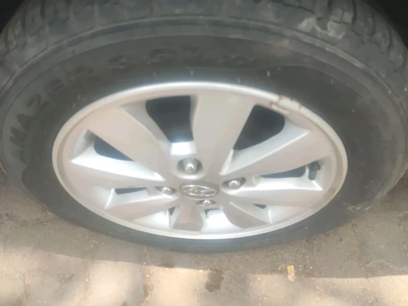 2015 Hyundai Xcent S (O) 1.2, Petrol, Manual, 60,890 km, tyre