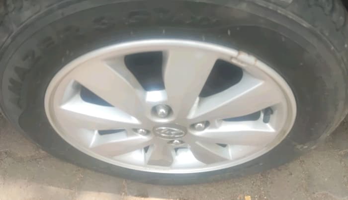 2015 Hyundai Xcent S (O) 1.2, Petrol, Manual, 60,890 km, tyre