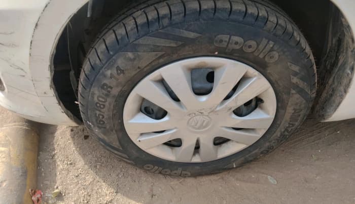 2014 Maruti Swift Dzire VXI, Petrol, Manual, 80,681 km, tyre