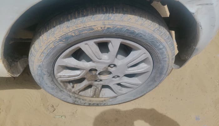 2017 Tata Tiago XZ PETROL, CNG, Manual, 2,20,729 km, tyre