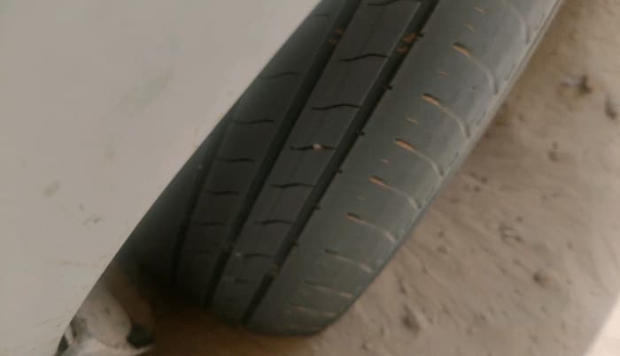 2017 Tata Tiago XZ PETROL, CNG, Manual, 2,20,729 km, tyre