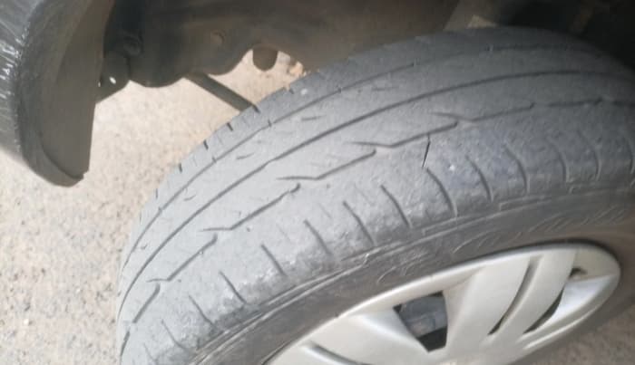 2015 Maruti Alto 800 LXI, Petrol, Manual, 1,00,000 km, tyre
