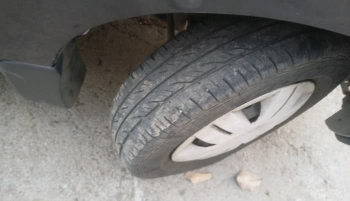 2015 Maruti Alto 800 LXI, Petrol, Manual, 1,00,000 km, tyre