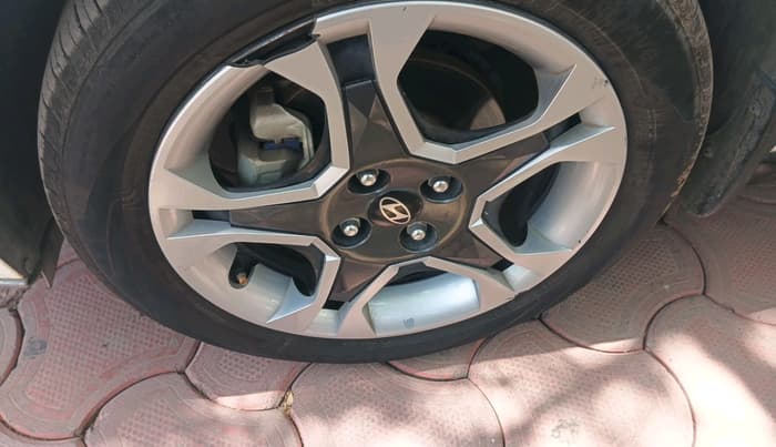2024 Hyundai NEW I20 Sportz (O) 1.2, Petrol, Manual, 31,730 km, tyre