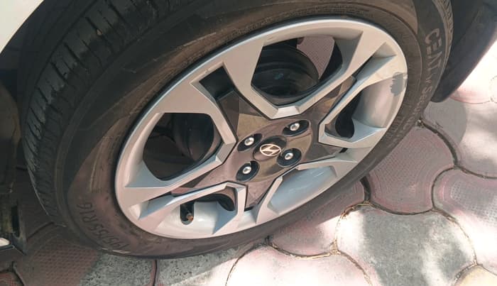 2024 Hyundai NEW I20 Sportz (O) 1.2, Petrol, Manual, 31,730 km, tyre