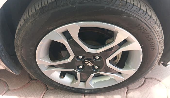 2024 Hyundai NEW I20 Sportz (O) 1.2, Petrol, Manual, 31,730 km, tyre