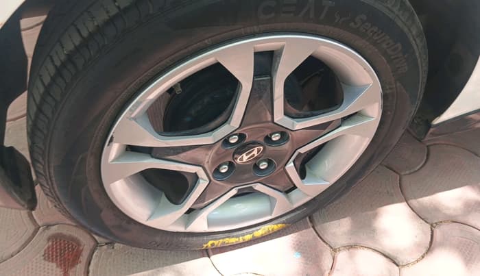 2024 Hyundai NEW I20 Sportz (O) 1.2, Petrol, Manual, 31,730 km, tyre