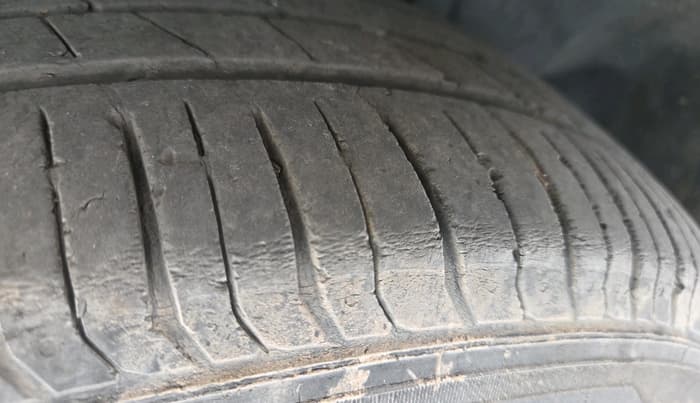 2022 Maruti Ertiga ZXI  CNG, CNG, Manual, 93,106 km, tyre