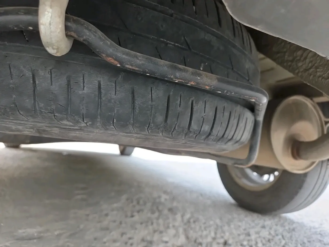 2022 Maruti Ertiga ZXI  CNG, CNG, Manual, 93,106 km, tyre