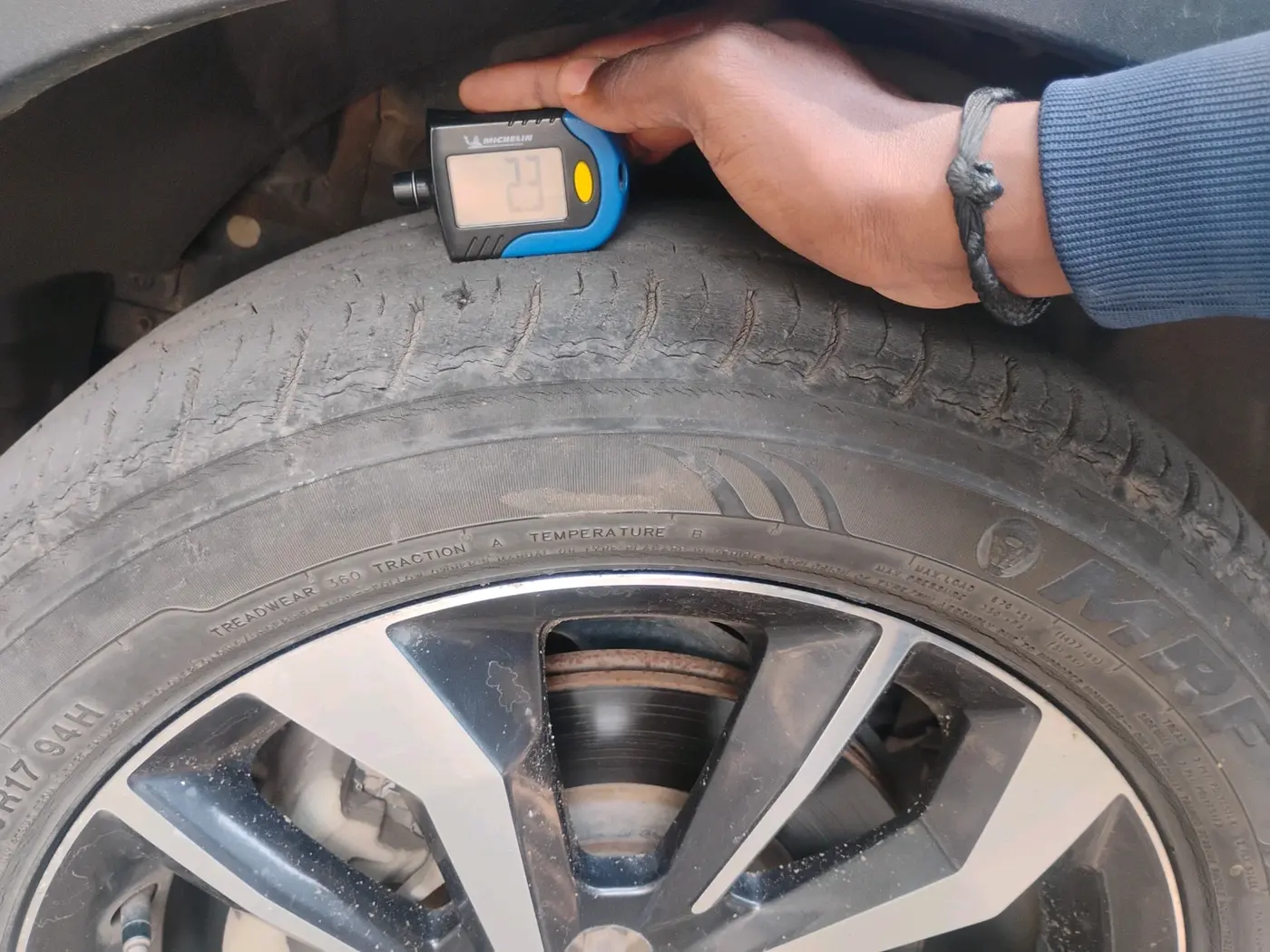 2020 Mahindra XUV300 W8 (O) 1.2 PETROL, Petrol, Manual, 49,397 km, tyre