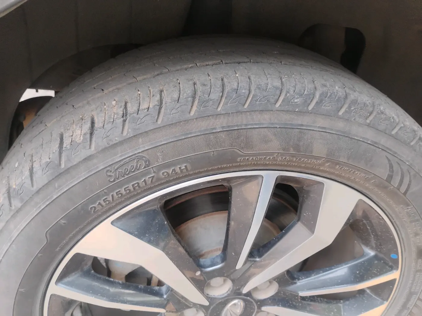 2020 Mahindra XUV300 W8 (O) 1.2 PETROL, Petrol, Manual, 49,397 km, tyre