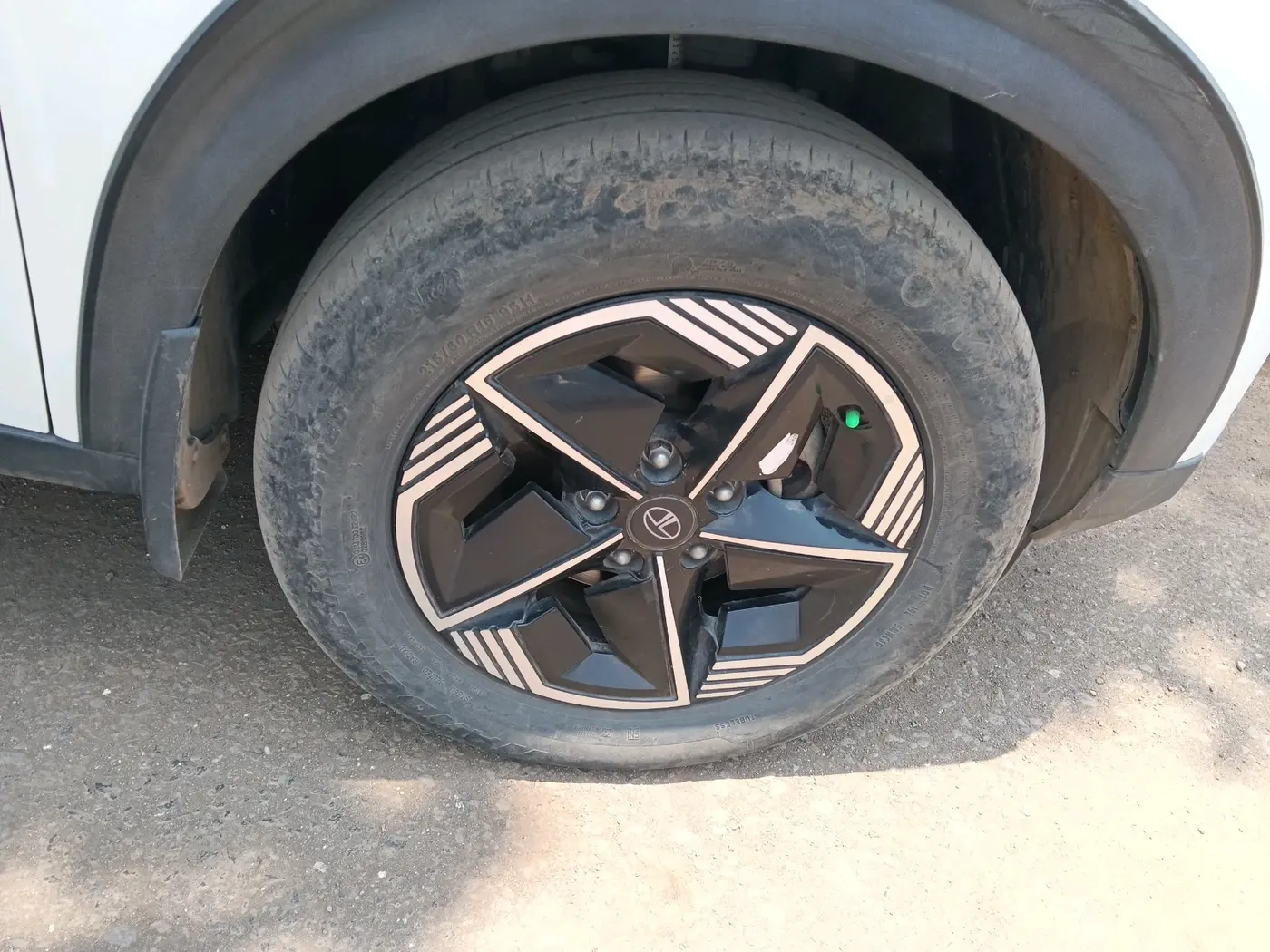 2024 Tata NEXON EV EMPOWERED LONG RANGE, Electric, Automatic, 52,907 km, tyre