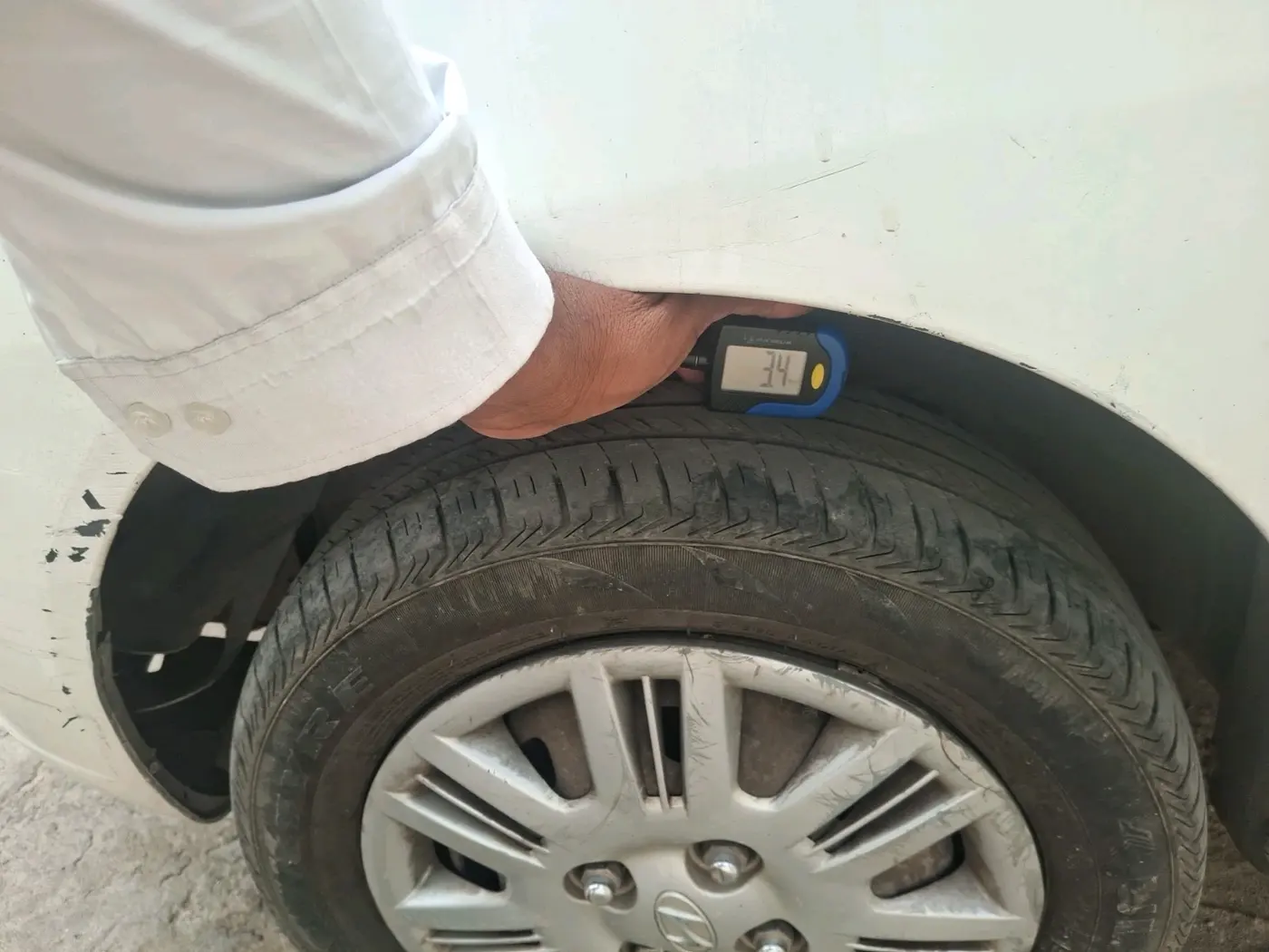 2014 Hyundai Santro Xing GLS, Petrol, Manual, 1,18,239 km, tyre
