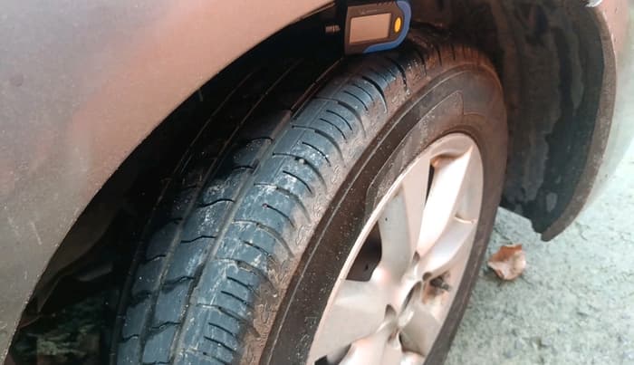 2011 Nissan Sunny XV PETROL, Petrol, Manual, 93,483 km, tyre