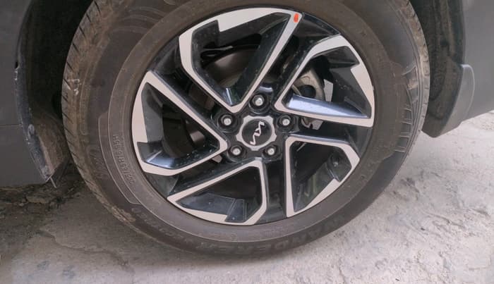 2024 KIA CARENS LUXURY (O)1.5 DIESEL AT 7 STR , Diesel, Automatic, 18,076 km, tyre