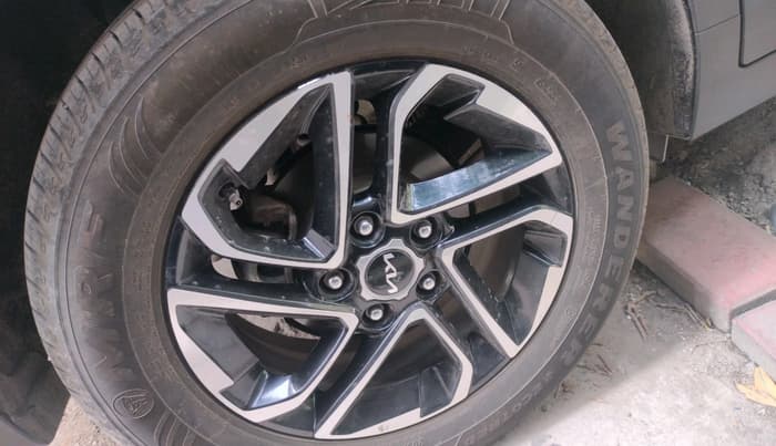 2024 KIA CARENS LUXURY (O)1.5 DIESEL AT 7 STR , Diesel, Automatic, 18,076 km, tyre