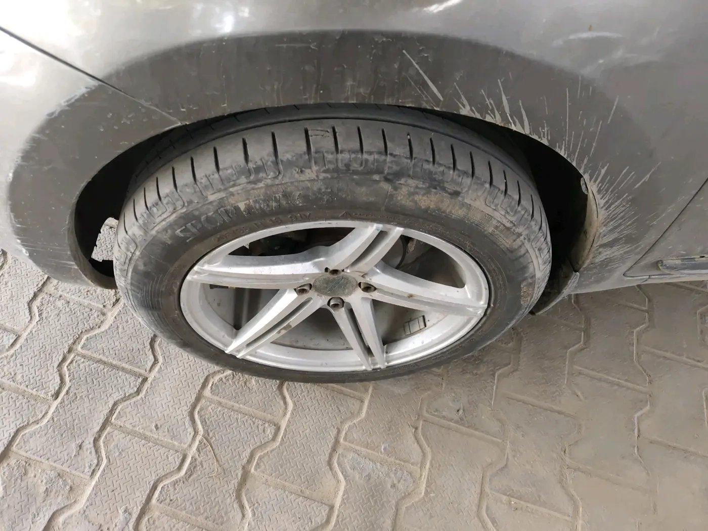2020 Maruti Swift VXI, CNG, Manual, 53,527 km, tyre