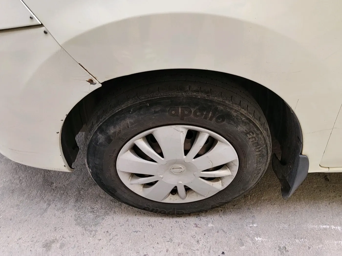 2013 Nissan Evalia XL, Diesel, Manual, 1,71,099 km, tyre