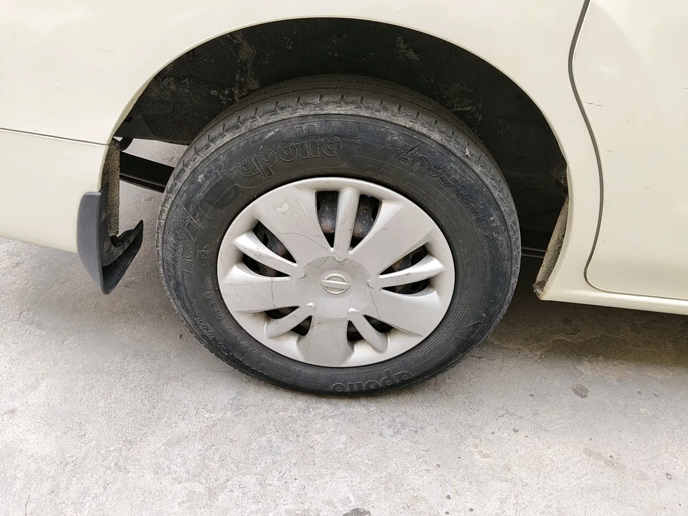 2013 Nissan Evalia XL, Diesel, Manual, 1,71,099 km, tyre