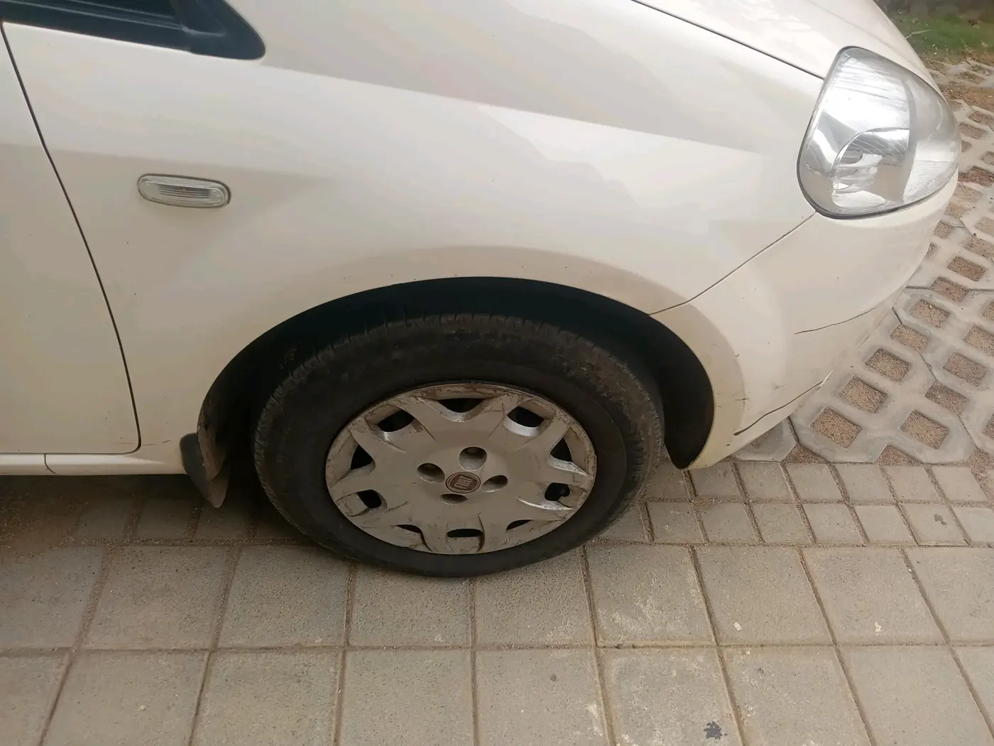 2012 Fiat Grand Punto ACTIVE 1.3, Diesel, Manual, 1,34,652 km, tyre