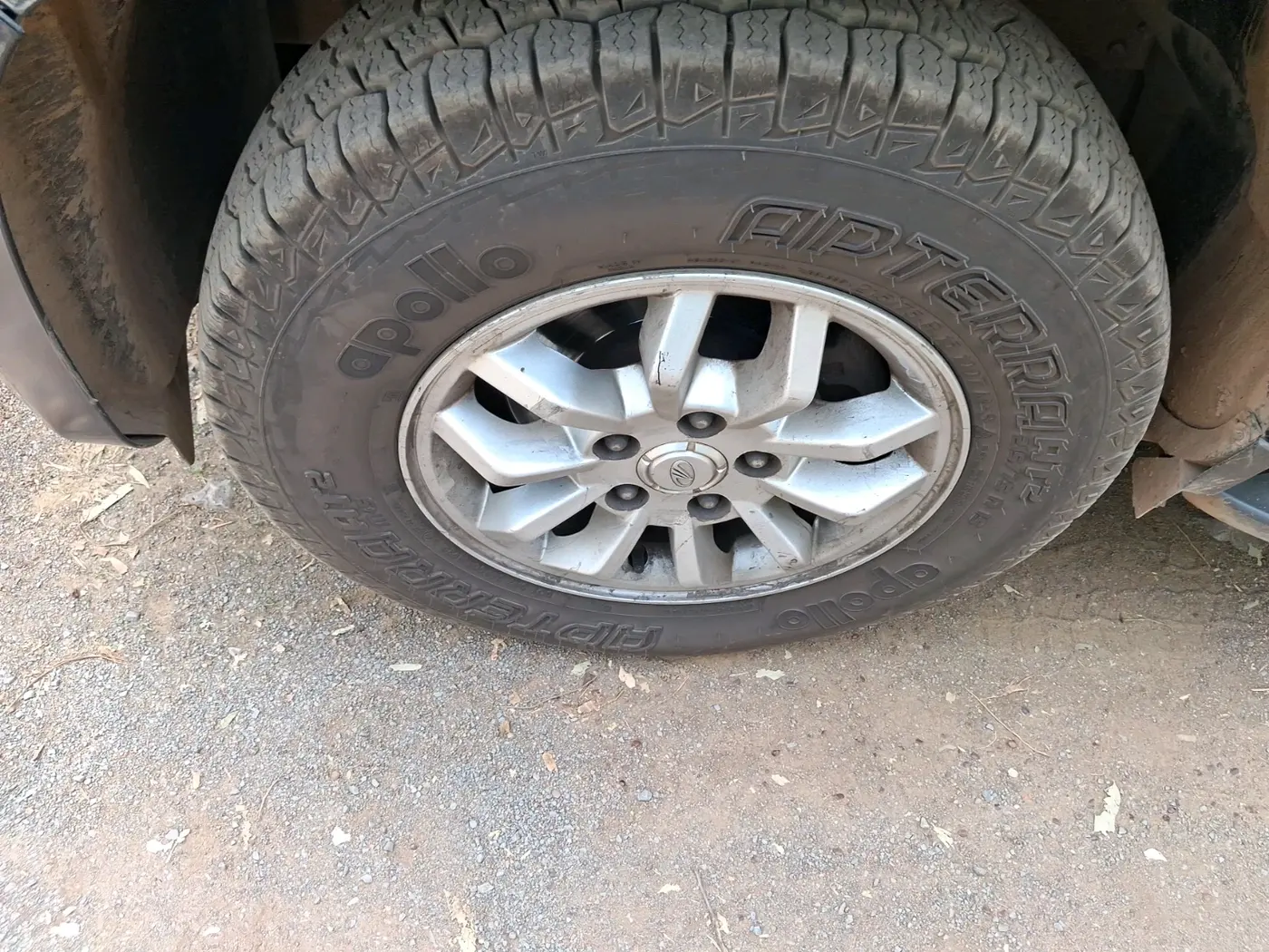 2017 Mahindra TUV300 T8, Diesel, Manual, 76,583 km, tyre