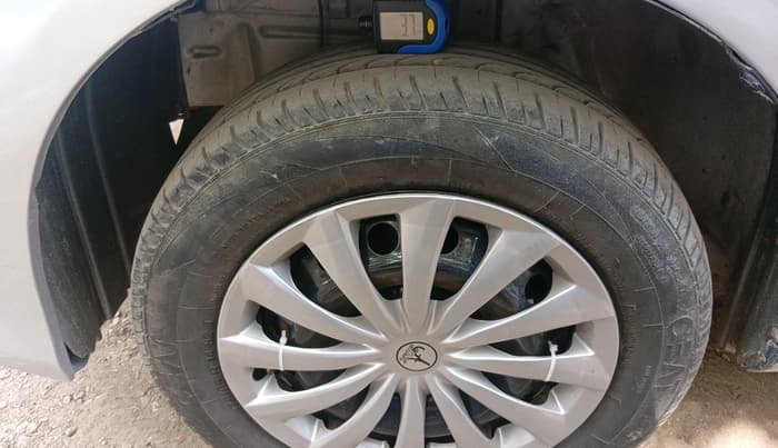 2019 Toyota Etios Liva G, Petrol, Manual, 91,284 km, tyre