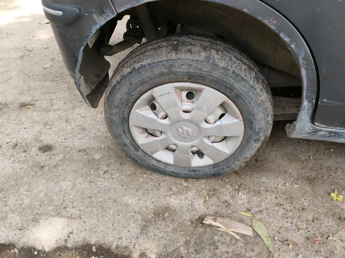 2015 Maruti Wagon R 1.0 LXI CNG, CNG, Manual, 97,545 km, tyre