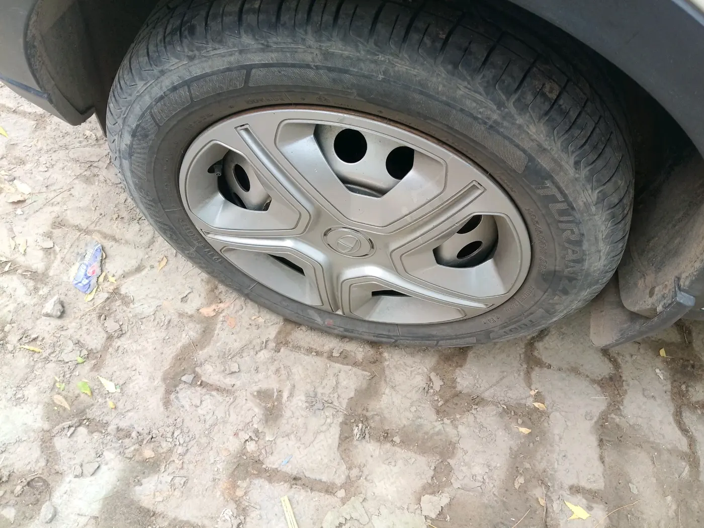 2022 Tata NEXON XE PETROL, Petrol, Manual, 20,945 km, tyre