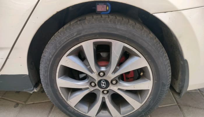 2015 Hyundai Verna FLUIDIC 1.6 CRDI SX AT, Diesel, Automatic, 1,02,459 km, tyre