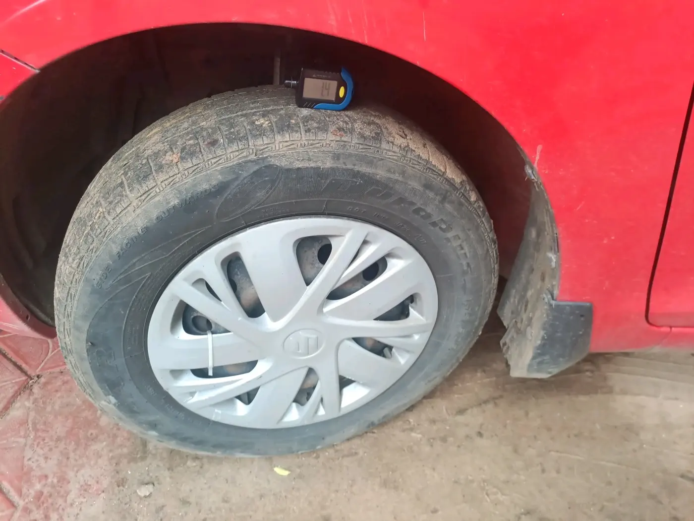 2015 Maruti Swift VXI, Petrol, Manual, 59,717 km, tyre