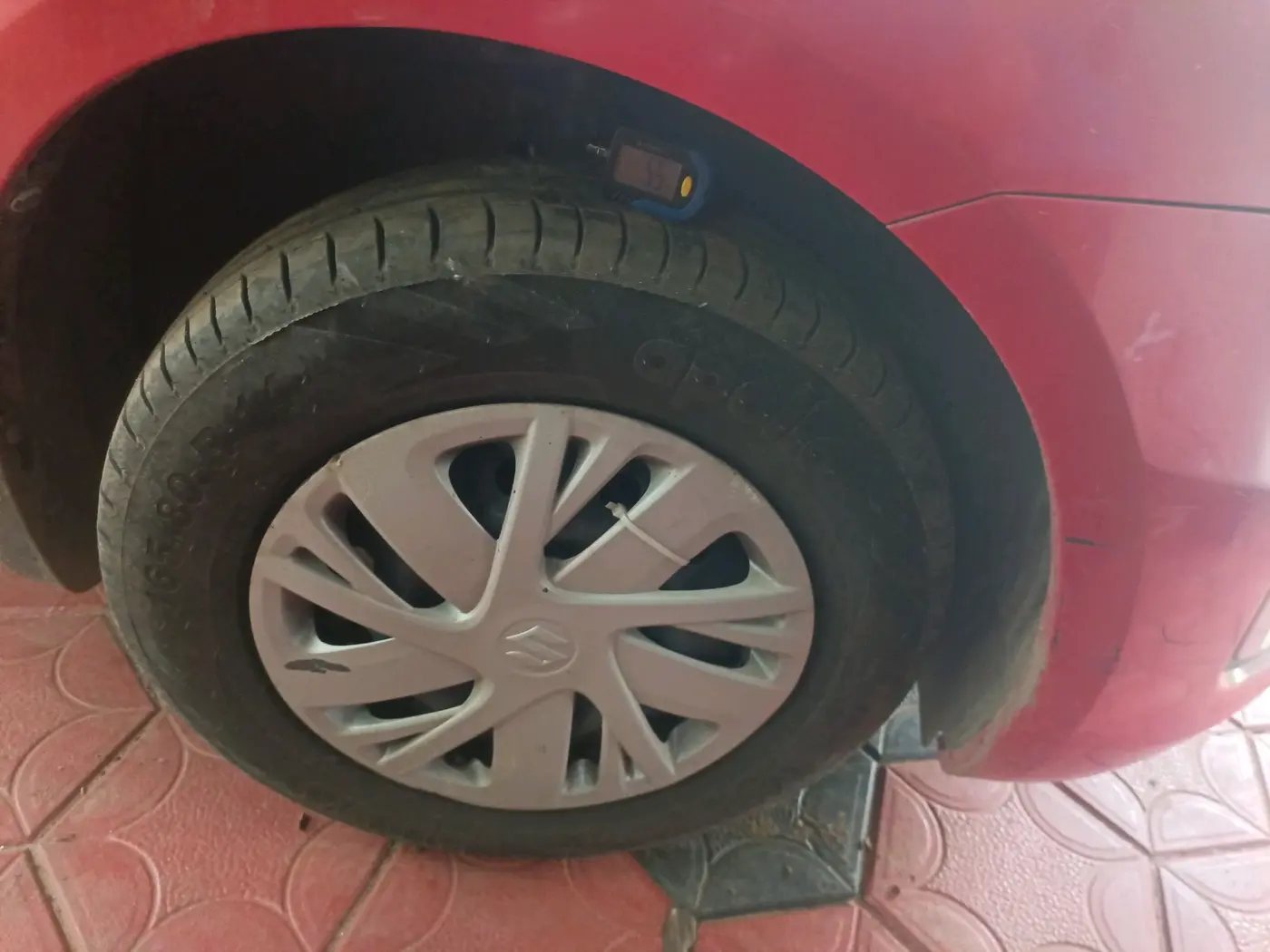 2015 Maruti Swift VXI, Petrol, Manual, 59,717 km, tyre