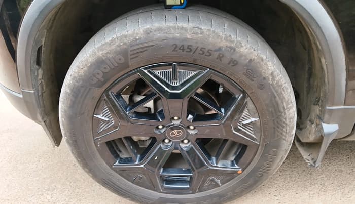 2024 Tata Safari ACCOMPLISHED PLUS DARK EDITION AT, Diesel, Automatic, 51,444 km, tyre