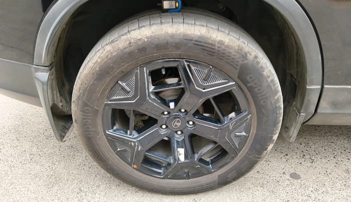 2024 Tata Safari ACCOMPLISHED PLUS DARK EDITION AT, Diesel, Automatic, 51,444 km, tyre