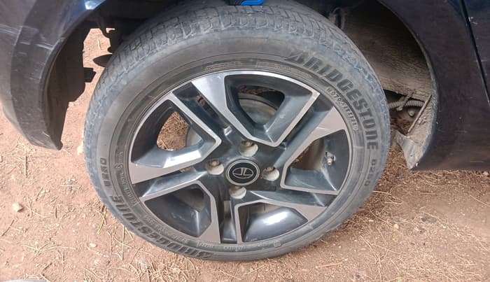 2022 Tata Tiago XZA PLUS PETROL, Petrol, Automatic, 33,749 km, tyre