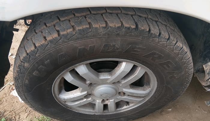 2011 Mahindra Scorpio VLX 2WD, Diesel, Manual, 2,48,966 km, tyre