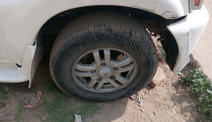 2011 Mahindra Scorpio VLX 2WD, Diesel, Manual, 2,48,966 km, tyre