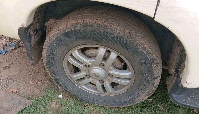 2011 Mahindra Scorpio VLX 2WD, Diesel, Manual, 2,48,966 km, tyre