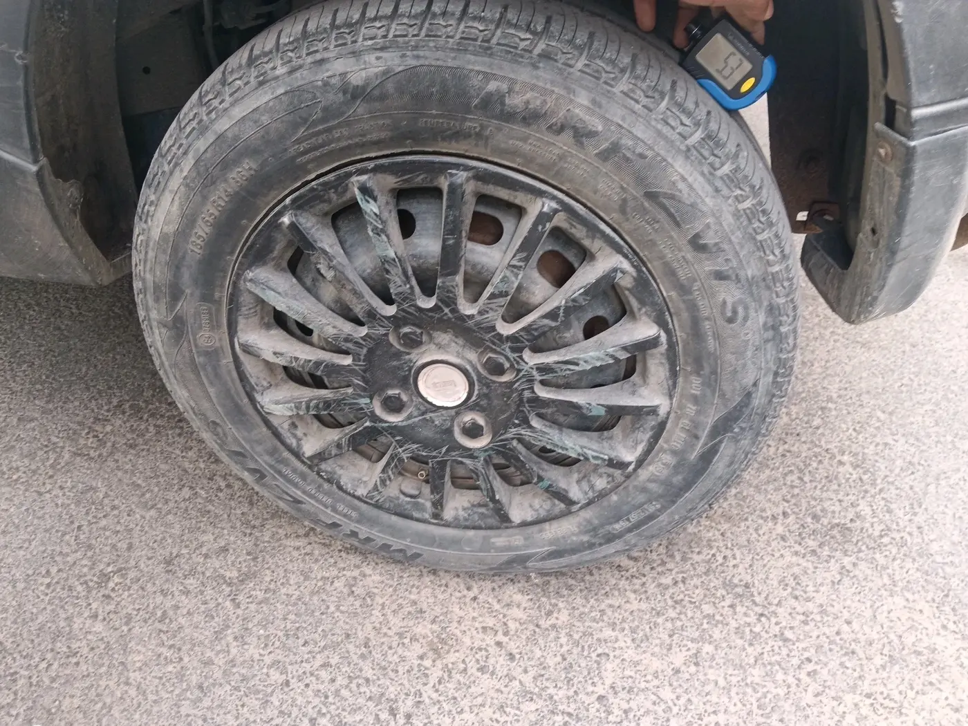 2016 Mahindra Kuv100 K4 6 STR, Petrol, Manual, 29,170 km, tyre