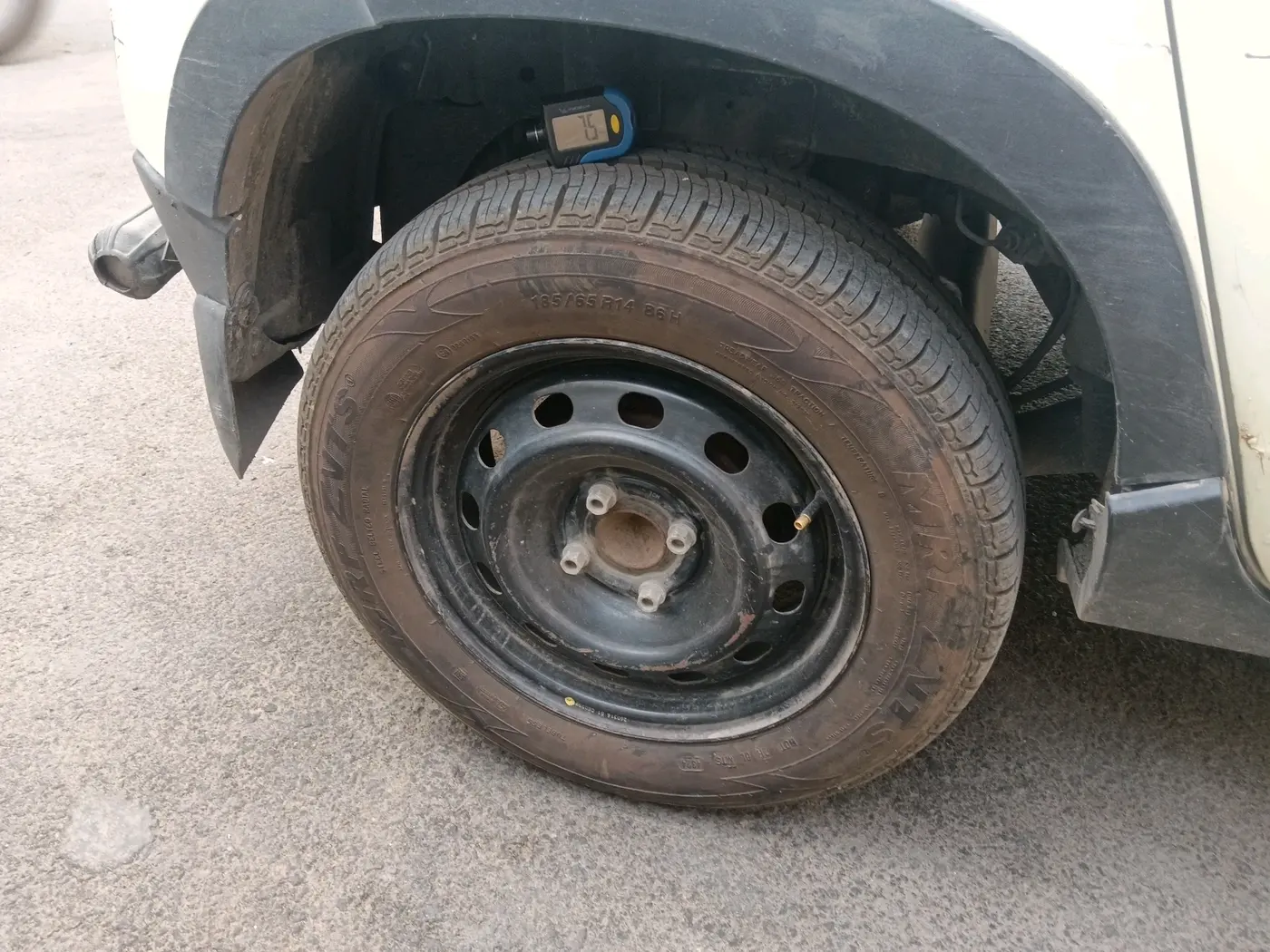 2016 Mahindra Kuv100 K4 6 STR, Petrol, Manual, 29,170 km, tyre